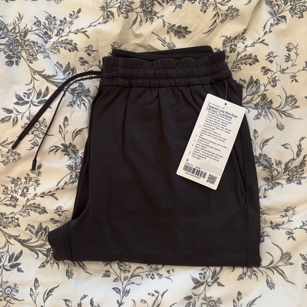 Lululemon Tapered leg mid-rise pant 7/8